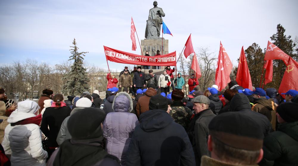 Коммунисты Луганска провели митинг в честь 101-й годовщины создания Красной Армии