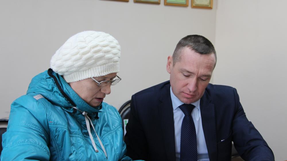 Саратовская область. Депутат облдумы помог инвалиду получить инвалидную коляску