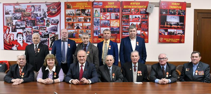 Г.А. Зюганов наградил земляков-орловцев памятными медалями ЦК КПРФ в честь 140-летия И.В. Сталина
