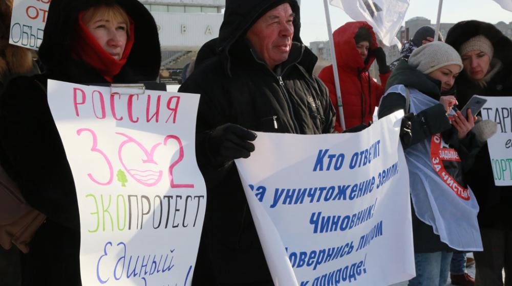 Коммунисты Омска приняли участие в акции "Россия - не помойка"