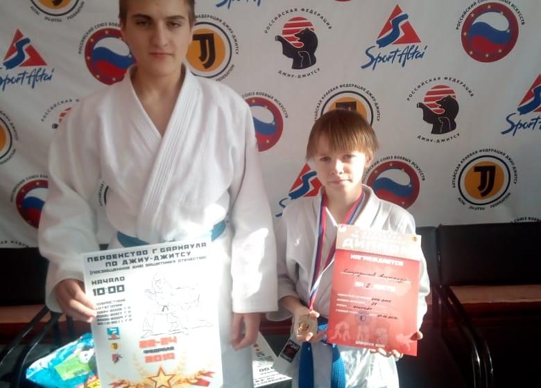 Воспитанники спортклуба КПРФ «Партизан» приняли участие в первенстве Барнаула по джиу-джитсу