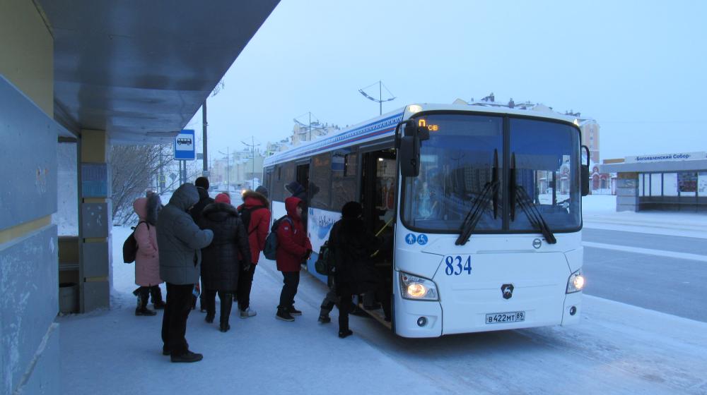 Ямало-Ненецкий автономный округ. Кого везёт  автобус?