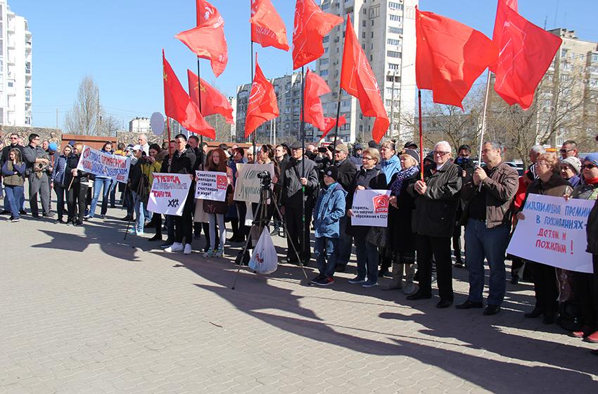 Крымчане недовольны антинародными решениями власти 