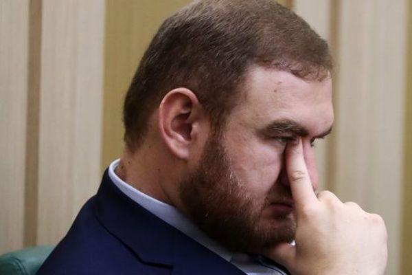 После запросов В.Ф.Рашкина сенатору Рауфу Арашукову грозит лишение мандата и еще одно уголовное дело
