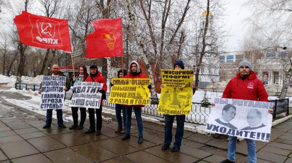 В Саратове прошли пикеты активистов Фрунзенского райкома КПРФ