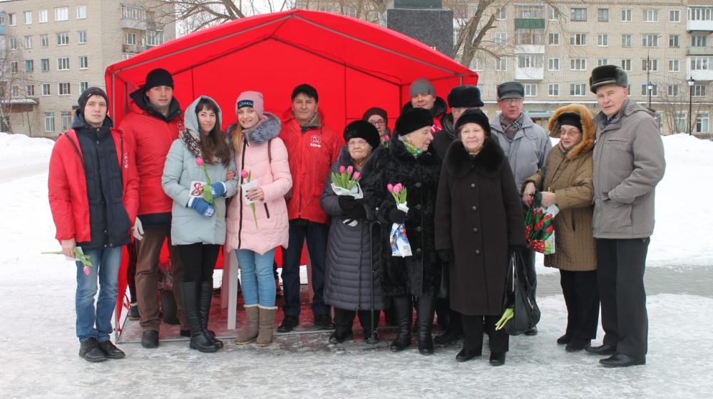 Нижегородские коммунисты поздравляют с Международным женским днём!