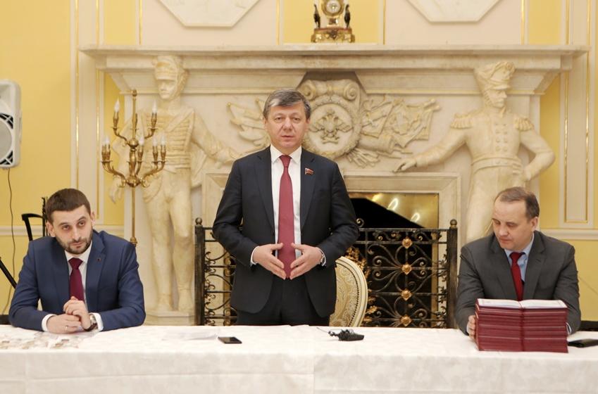 Дмитрий Новиков вручил дипломы выпускникам 31 потока Центра политической учёбы при ЦК КПРФ