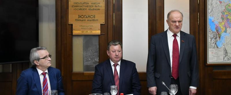 Г.А. Зюганов наградил потомков полководцев СССР памятными медалями ЦК КПРФ