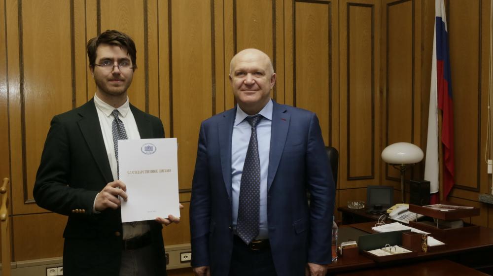 Депутат Госдумы Анатолий Бифов наградил лауреатов студенческого конкурса «Знакомство с Российским Кавказом»