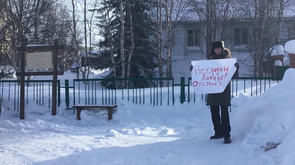 Ямало-Ненецкий автономный округ. Комсомольцы Ямала призывают сохранить музей-квартиру легендарного ненецкого поэта  и писателя  Л.В. Лапцуя