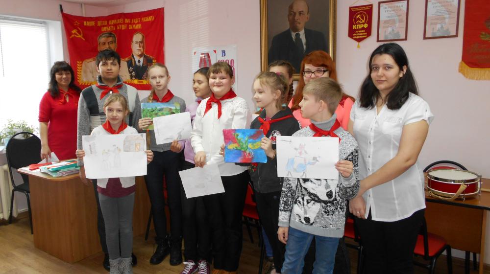Саратовская область. В городе Энгельсе пионеры провели конкурс рисунков на тему: «Подвиги русской Армии»