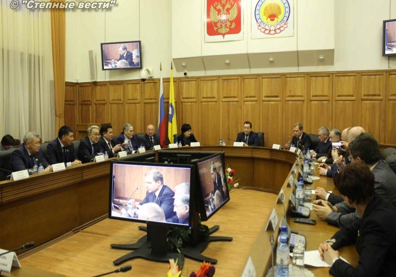 Глава коммунистов Калмыкии Николай Нуров поднял на встрече с сенаторами актуальные проблемы региона