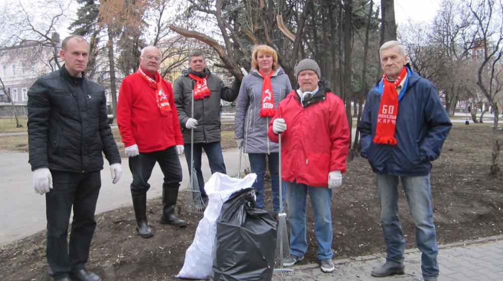 Пермские коммунисты приняли участие в ленинском субботнике