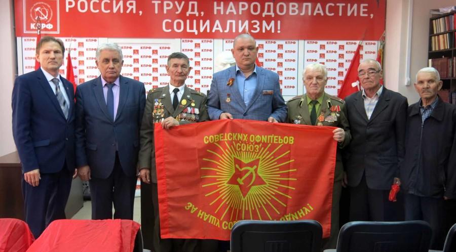 В Чувашии вручили знамёна Союза советских офицеров