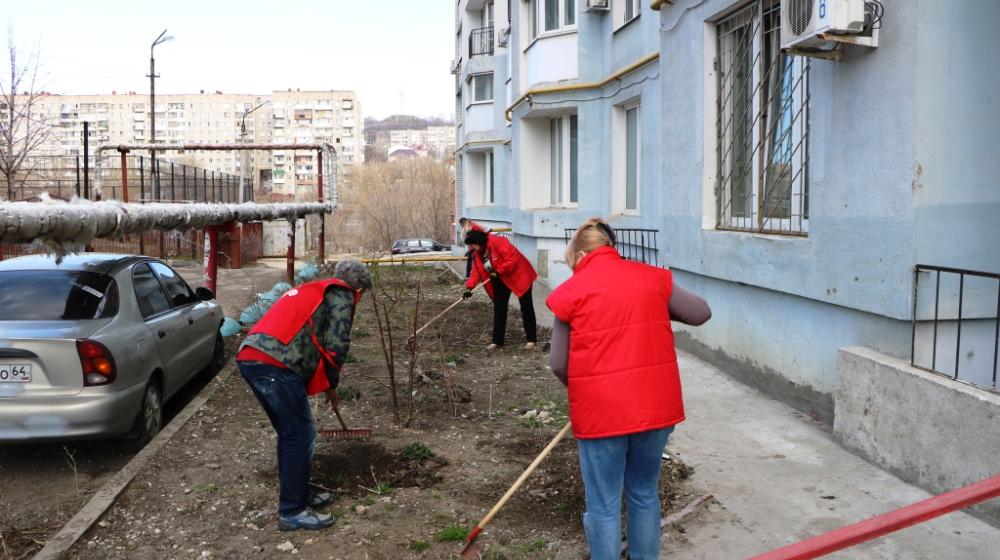 Саратовские коммунисты верны традициям коммунистических субботников