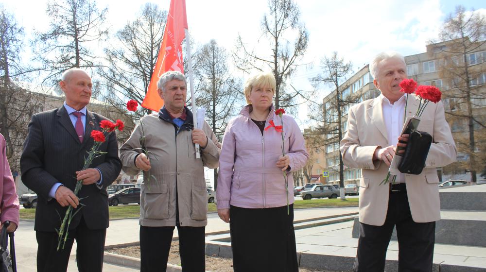 Во Владимире прошло традиционное возложение цветов к памятникам В.И. Ленину