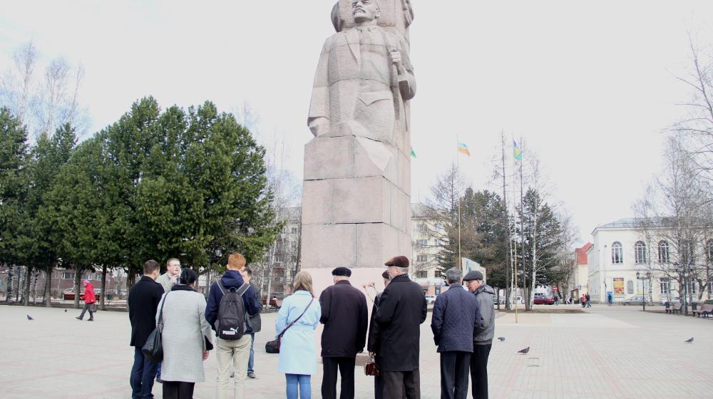Республика Коми. Коммунисты возложили цветы к памятнику В.И. Ленину