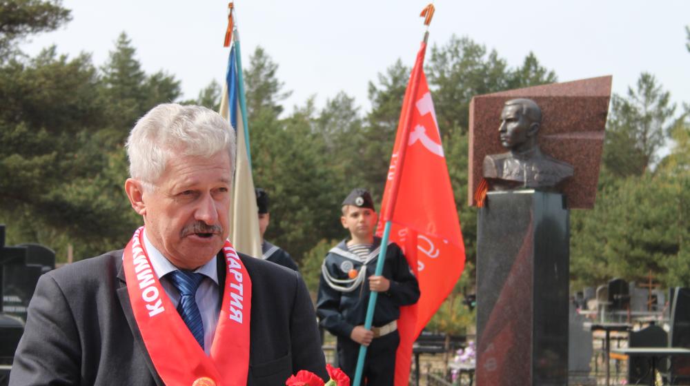 Коммунисты Пскова почтили память Почётного гражданина Пскова Михаила Минина, водрузившего Знамя Победы над Рейхстагом