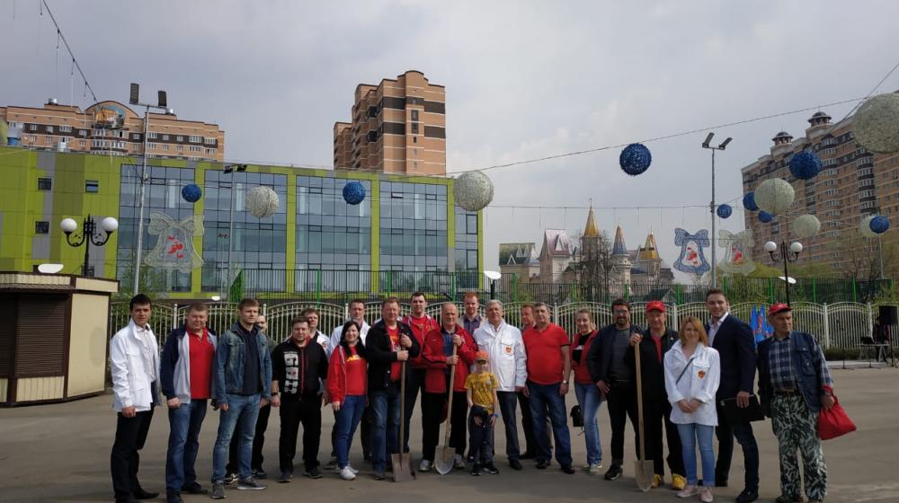 Денис Парфенов принял участие в субботнике в Совхозе им. В.И. Ленина