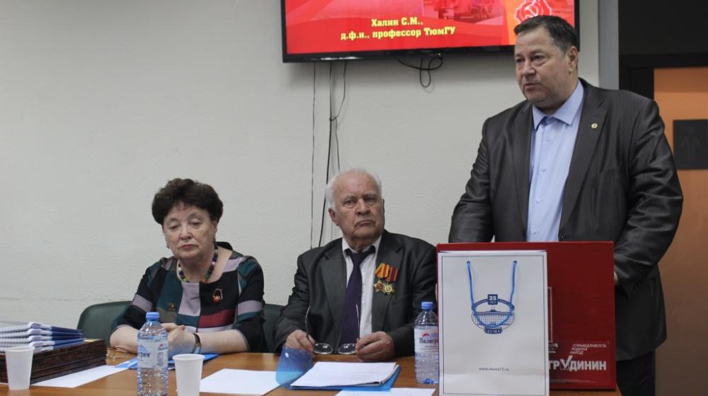 В Тюменском обкоме прошел круглый стол по теме «Возрождение социализма в России»