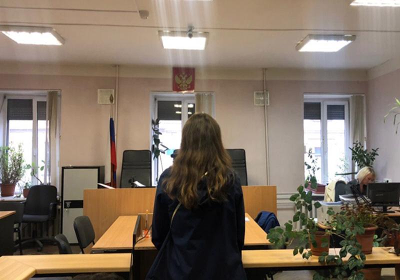 В Санкт-Петербурге комсомолку приговорили к семи суткам заключения