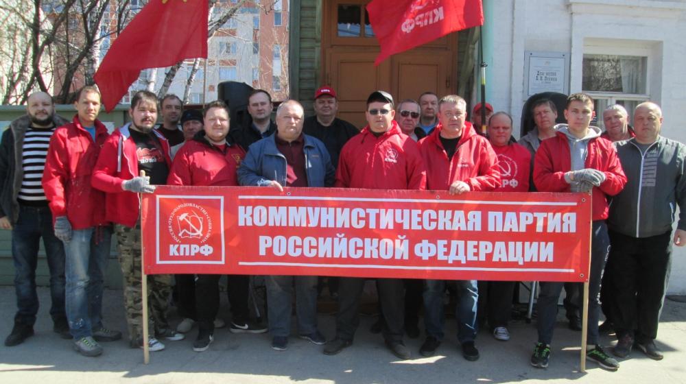 Самарские коммунисты вышли на субботник