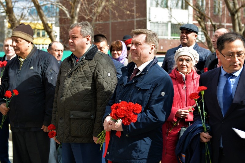 Новосибирцы почтили память сибиряка, спасшего основателя Северной Кореи