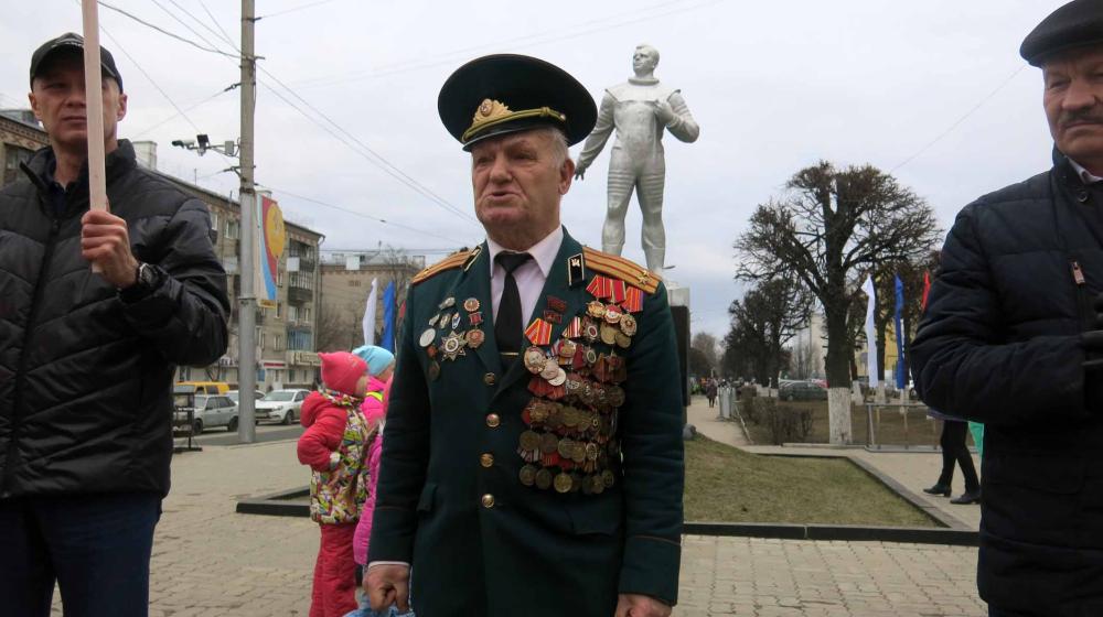  В Чувашии отметили день космонавтики возложением цветов к памятнику пионеру космоса