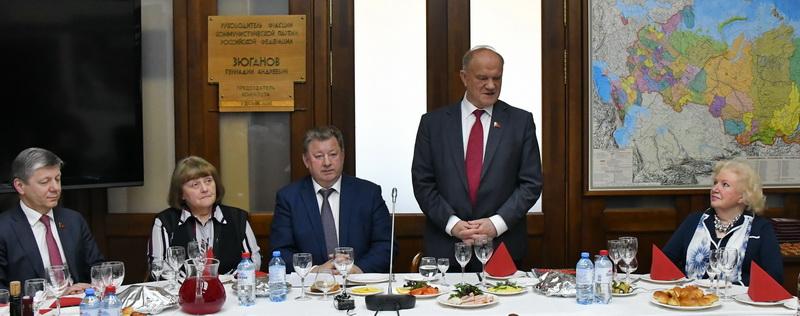 Г.А. Зюганов наградил памятными медалями ЦК КПРФ ветеранов космонавтики