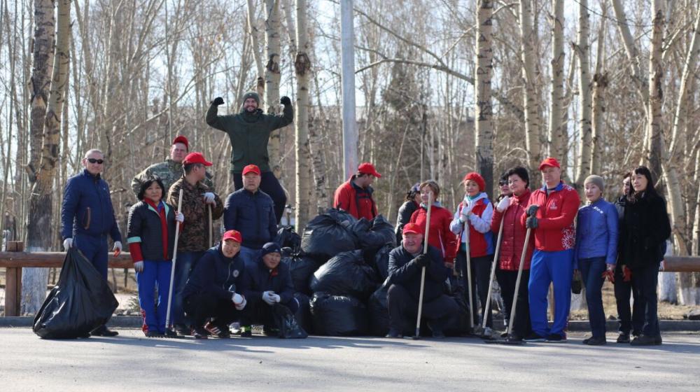 Тува. Депутаты Кызылского парламента вышли на субботник