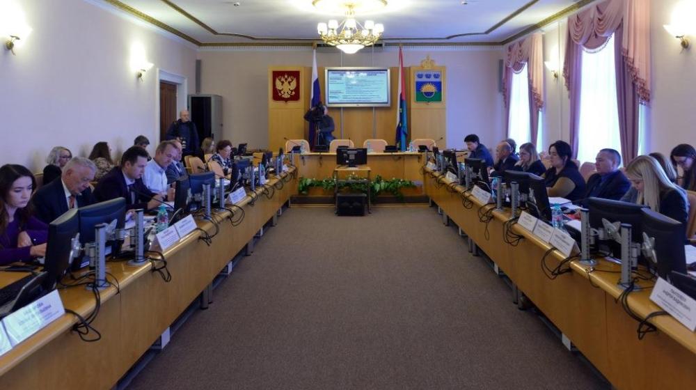 Тюменские единороссы отклонили законопроекты коммунистов