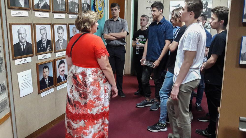 Депутат Госдумы от КПРФ Сергей Гаврилов организовал экскурсию для первокурсников-техников