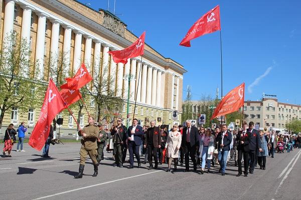 Новгородские коммунисты приняли участие в шествии «Бессмертный полк»