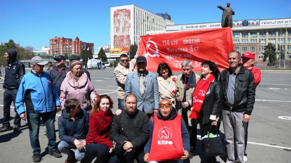Саратовцы поддержали интернет-акцию КПРФ «Цвет Победы – красный!»