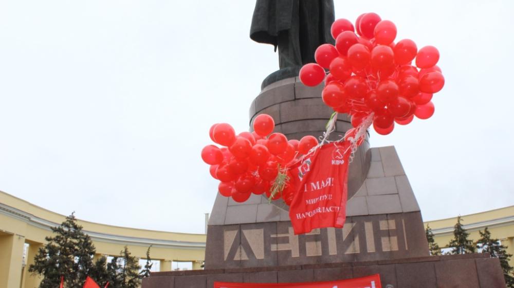 В Волгограде свидетелями митинга КПРФ стали многотысячные колонны демонстрантов