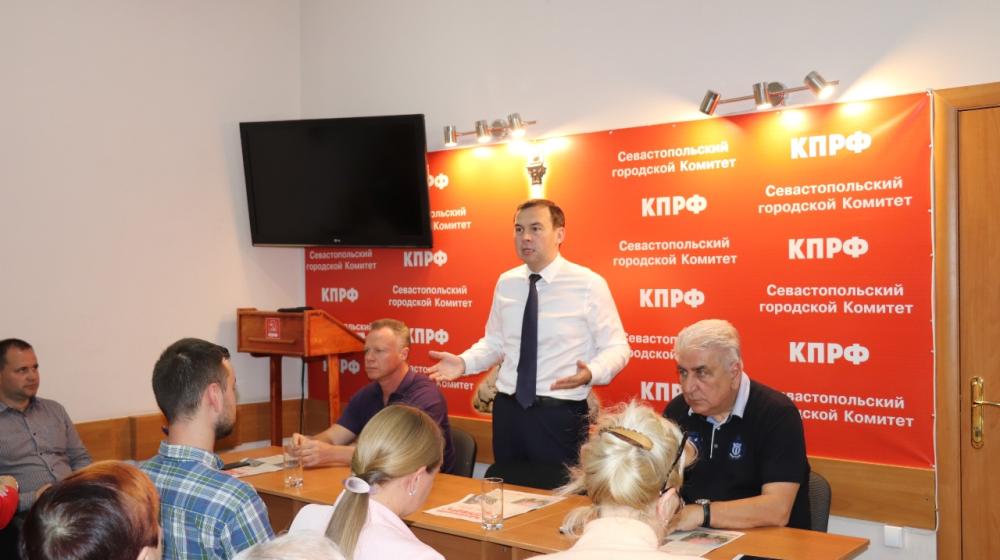 Юрий Афонин встретился с партийным активом Севастополя