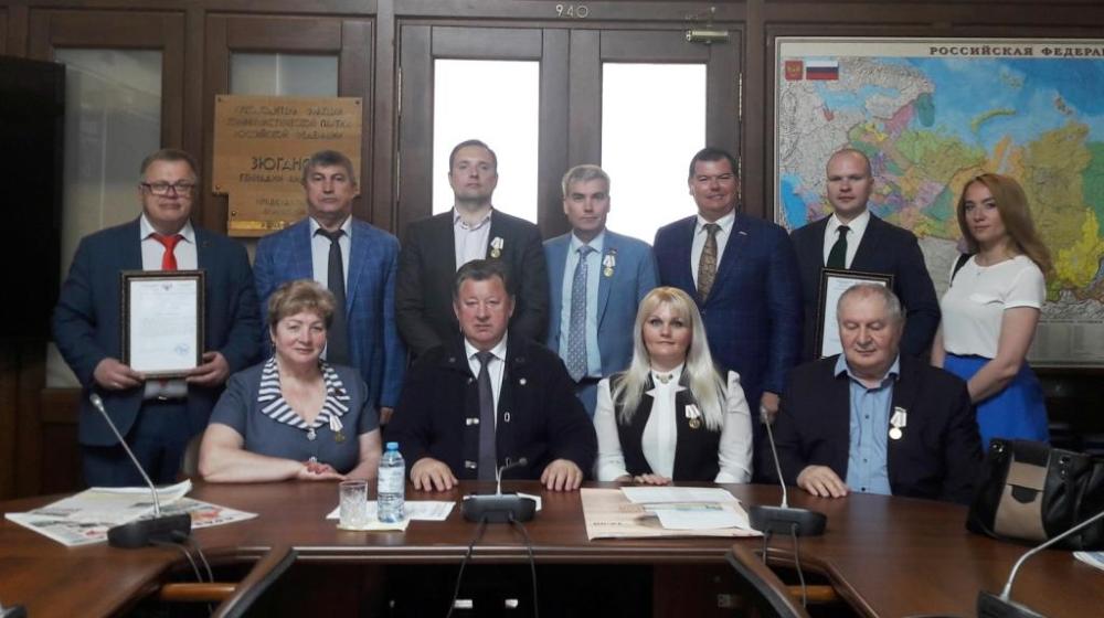 В.И. Кашин наградил подмосковных коммунистов