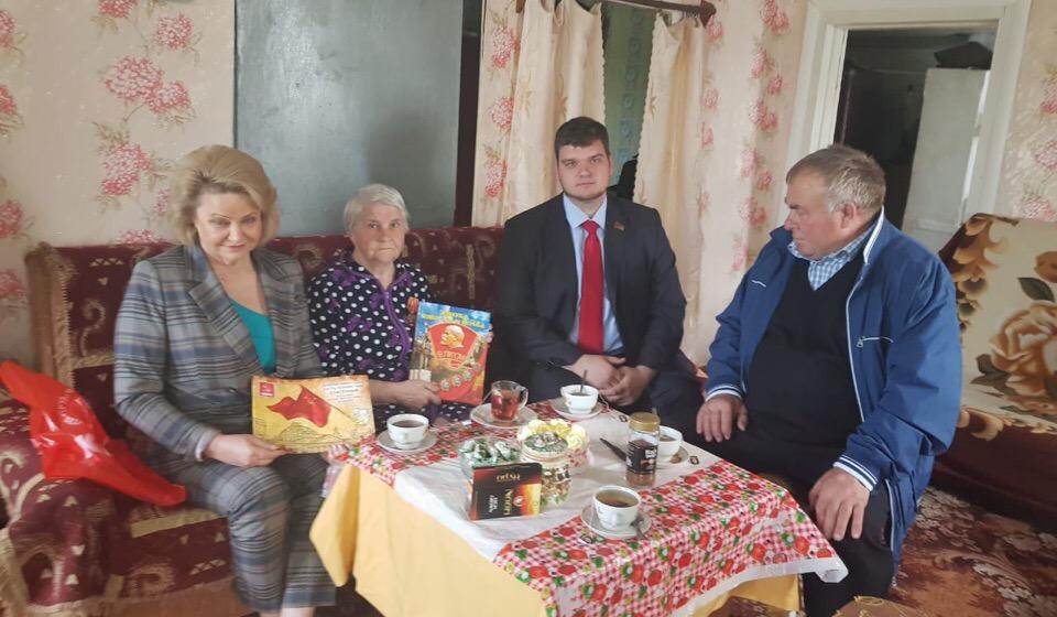 Новгородская область. Нина Останина поздравила с наступающим Днём Победы жителей Парфинского и Поддорского районов