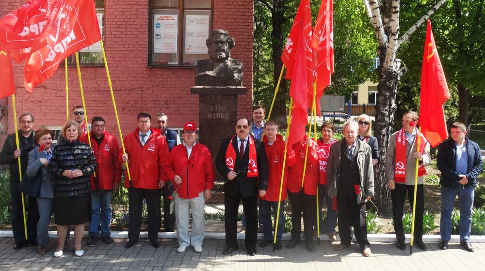 Н.Н. Иванов принял участие в возложении цветов к памятнику К. Марксу в Курске в честь Дня рождения основоположника научного коммунизма