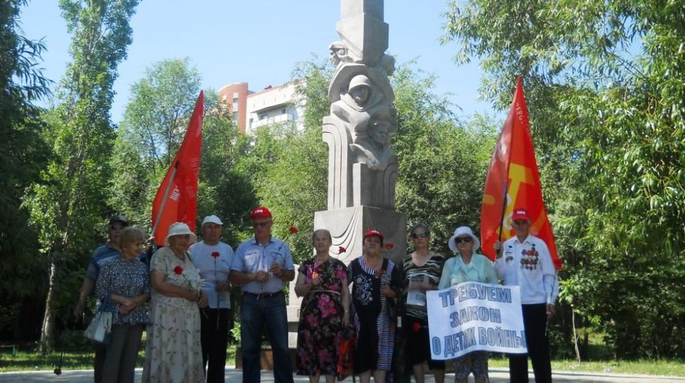 Саратовские коммунисты провели памятное мероприятие ко Дню памяти и скорби