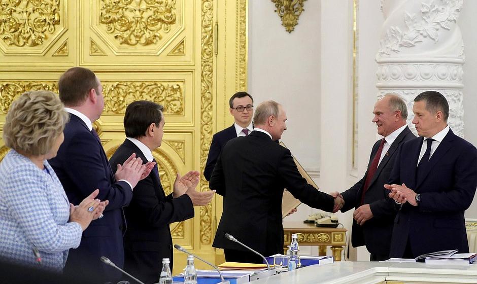 В.В. Путин на заседании Госсовета поздравил Г.А. Зюганова с юбилеем