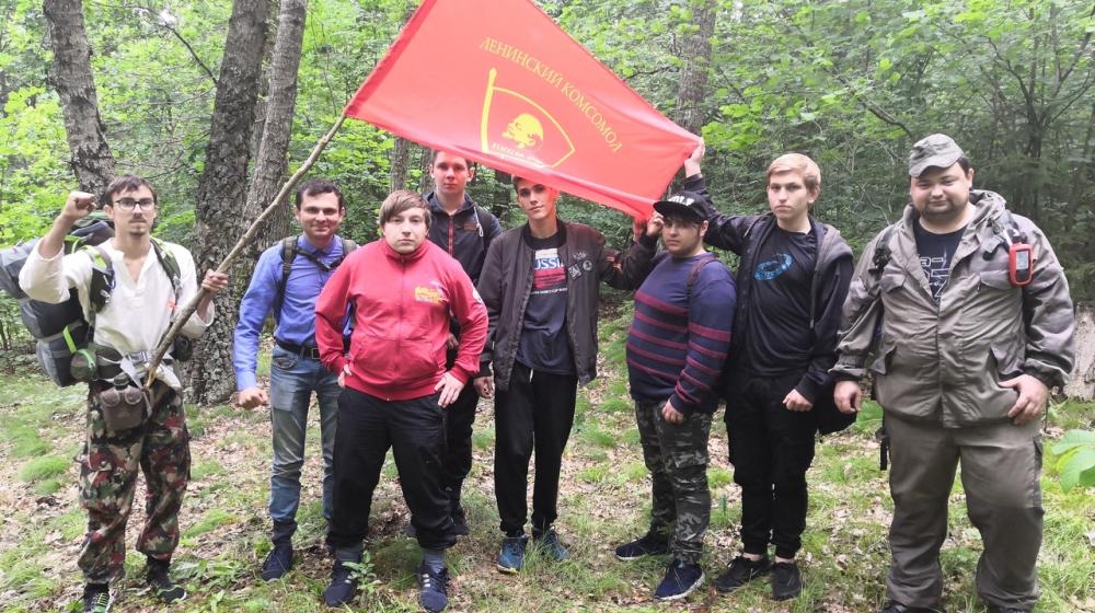 Калининградские комсомольцы совершили увлекательный пеший поход в священное место прусских племен