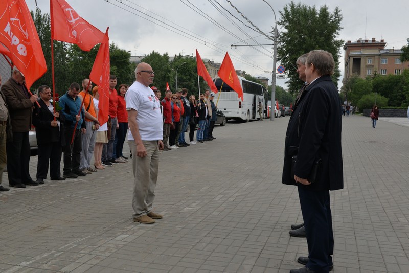 Новосибирская область. В день памяти и скорби активисты КПРФ провели автопробег