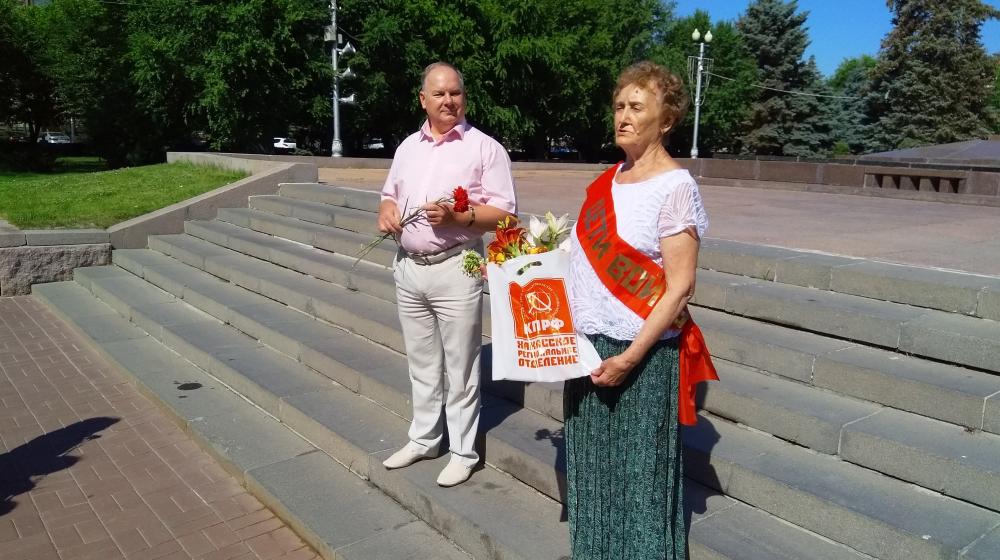 Сталинградские коммунисты почтили память погибших в Великой Отечественной войне