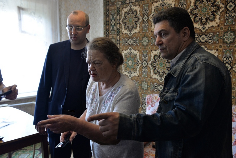 Коммунисты помогают новосибирцам перейти на цифровое ТВ