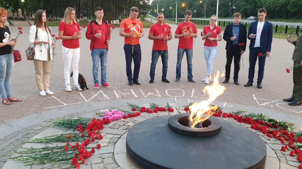 Комсомольцы провели акцию «Свеча памяти» в Подмосковье