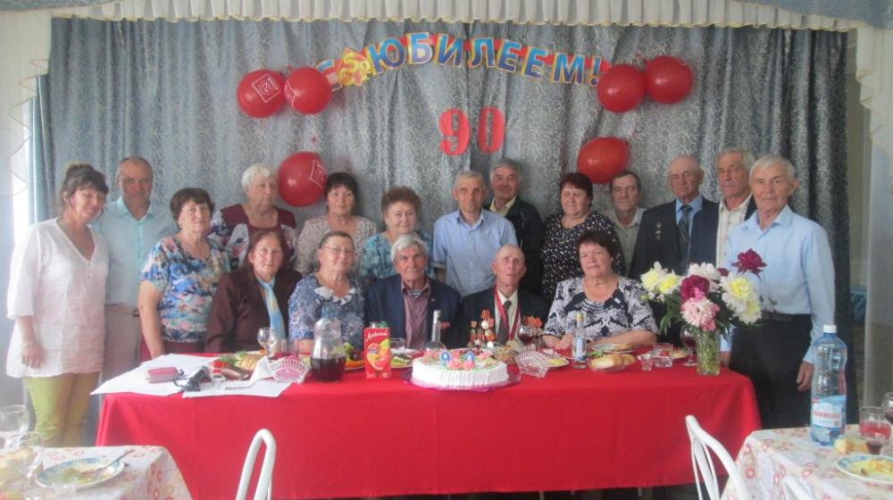 Депутат Тюменской областной Думы Т.Н. Казанцева поздравила с 90-летним юбилеем коммуниста Н.В. Гумённых