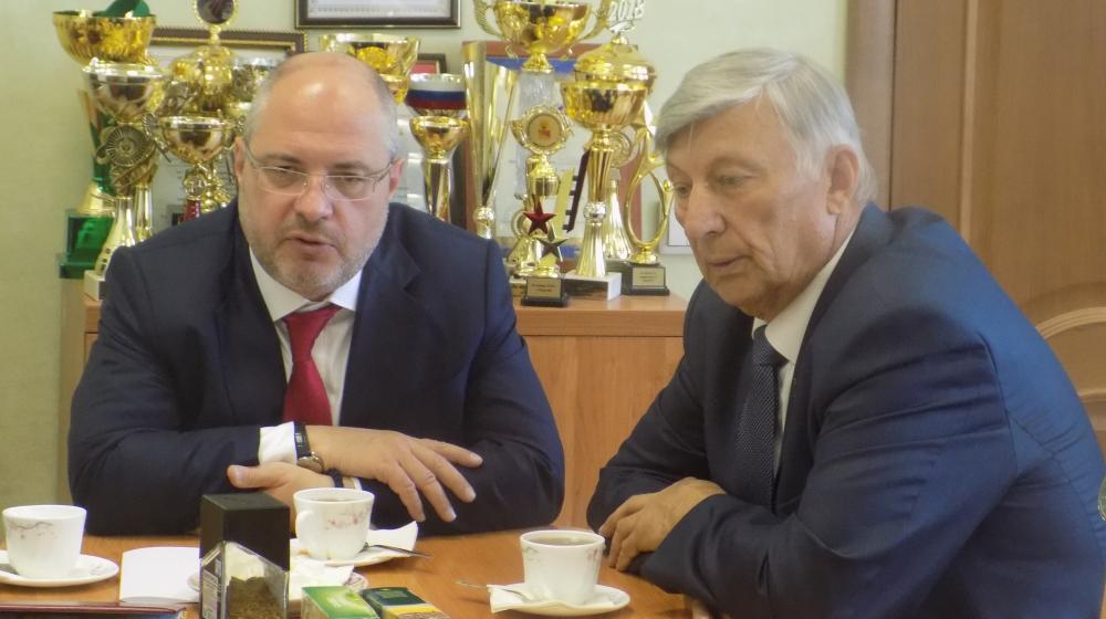 Депутат Госдумы Cергей Гаврилов обсудил с воронежскими авиастроителями грузинские события и ситуацию на ВАСО