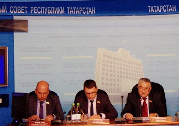 Татарстан, Казань. Депутаты фракции КПРФ рассказали журналистам об итогах своей работы  в Государственном Совете Республики Татарстан пятого созыва