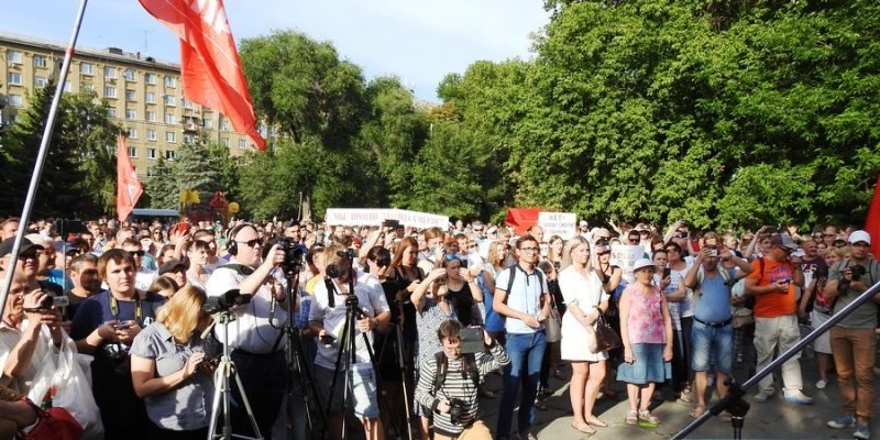 Саратов. Встреча депутатов-коммунистов с избирателями